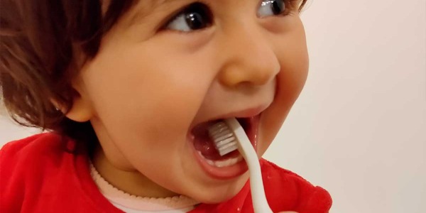 Come insegnare ai bambini la routine di lavarsi i denti